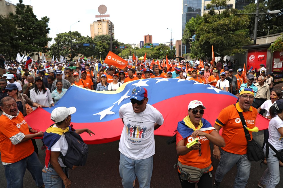 Manifestação contra o governo de Nicolas Maduro, em Caracas — Foto: Carlos Garcia Rawlins/Reuters