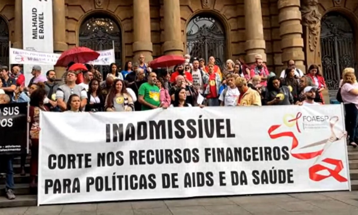 Patienten und Nichtregierungsorganisationen ergreifen Maßnahmen in SP gegen Kürzungen der Bundesregierung beim HIV/AIDS-Kontroll- und Behandlungsprogramm des Landes |  Sao Paulo