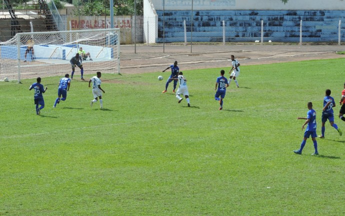 Com a vitória, Tanabi (branco) soma quatro pontos, enquanto Azulão permanece com três (Foto: Kawanny Barros / GloboEsporte.com) Com a vitória, Tanabi (branco) soma quatro pontos, enquanto Azulão permanece com três (Foto: Kawanny Barros / GloboEsporte.com)