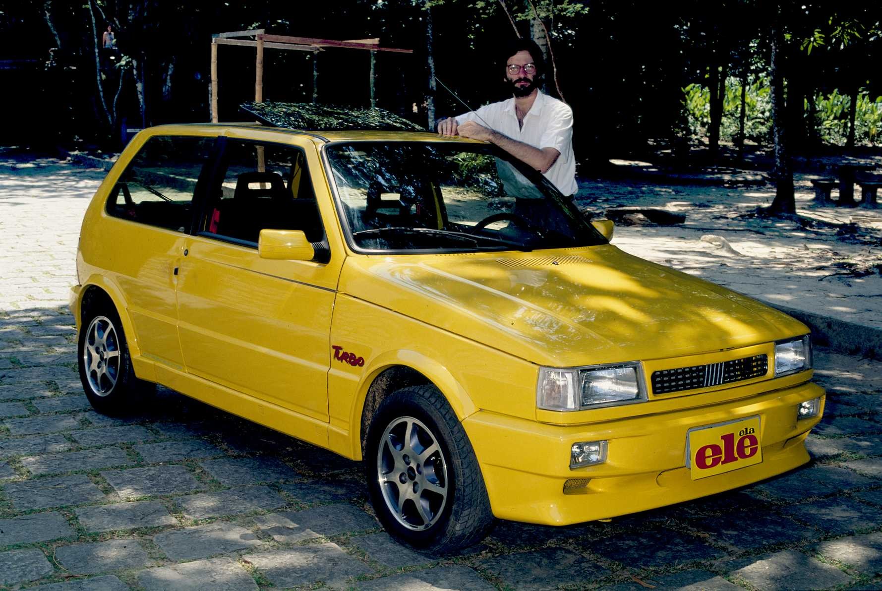 O Uno Turbo amarelo e uma (rápida) viagem no tempo