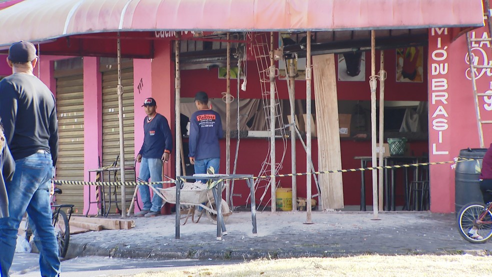 Lanchonete fachada destruída cruzamento avenidas Israel Continental Bairro Laranjeiras Uberlândia 21/05/2022 — Foto: TV Integração/Reprodução