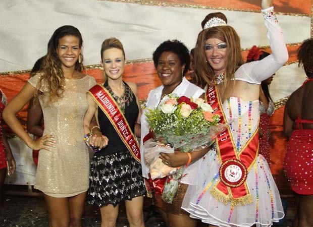 Dandara Oliveira, rainha de bateria da Viradouro, Mariana Ximenes, Cacau Protásio e Dominique Lorran (Foto: Anderson Borde/ Agnews)