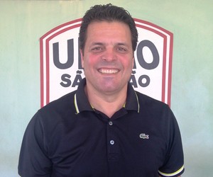 Paulinho Mclaren, técnico do União São João de Araras (Foto: Fernando Beloto/AI União São João)