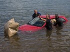 Carro com freio de mão solto cai no Lago Paranoá, no DF; veja imagens