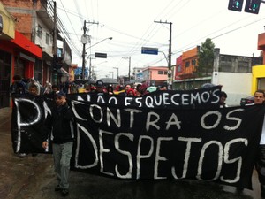 Protesto próximo à estação Guaianases, na capital paulista (Foto: Tatiana Santiago/G1)