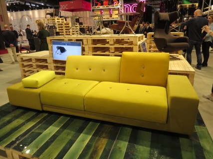 A designer Hella Jongerius reedita seu sofá Polder para a Vitra