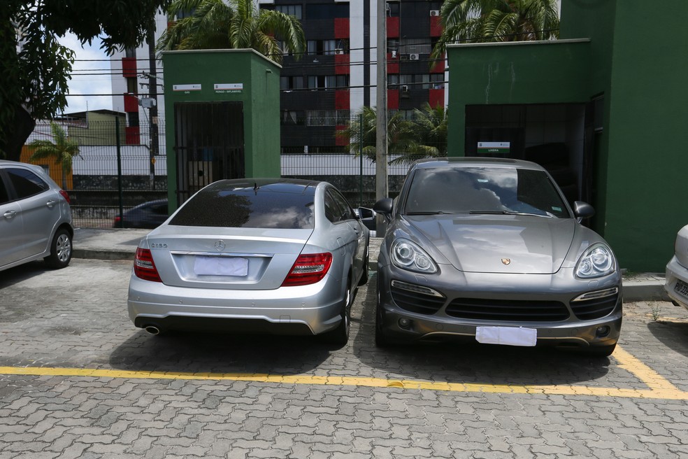 Polícia apreendeu carros de luxo de criminosos no Ceará — Foto: Natinho Rodrigues/SVM