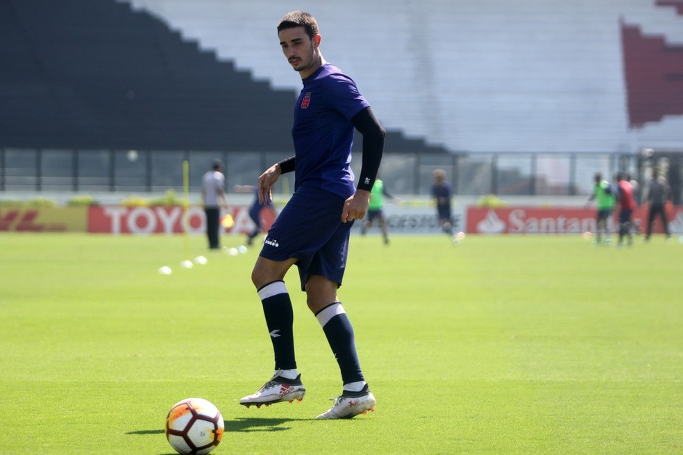 Thiago Galhardo tem sofrido com constantes lesões (Foto: Paulo Fernandes / Vasco)