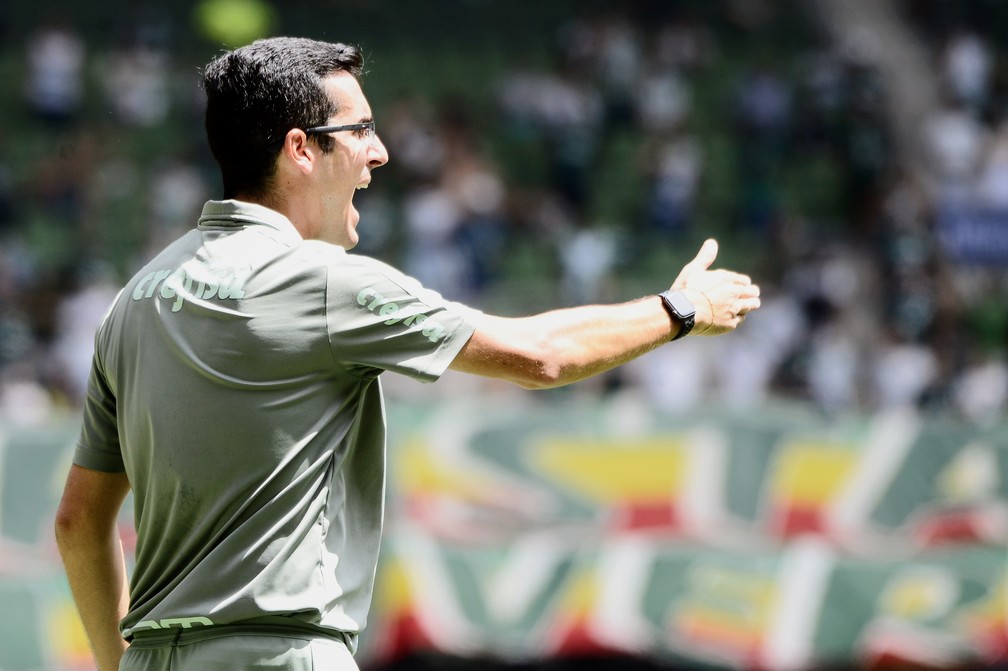 Paulo Victor Gomes, técnico do Palmeiras, durante a final da Copinha — Foto: Marcos Ribolli