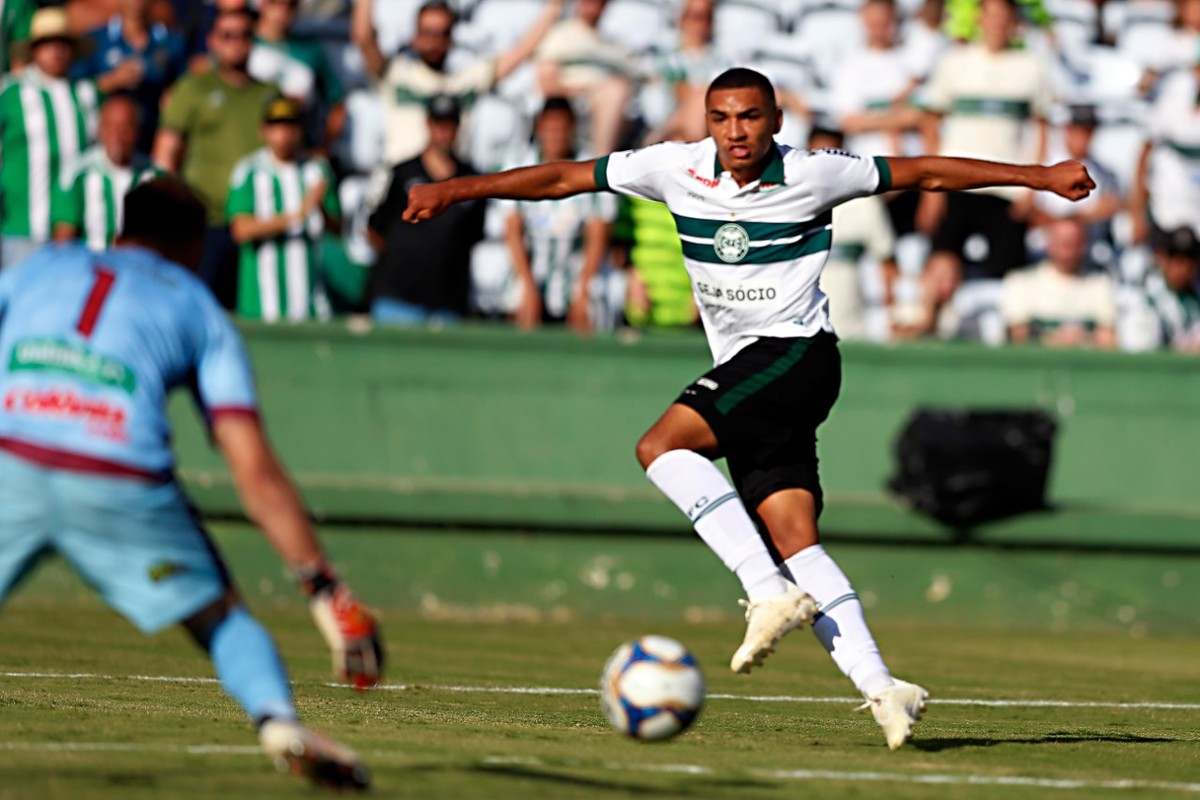 Igor Jesus afasta o nervosismo da estreia e ganha pontos no Coritiba ...