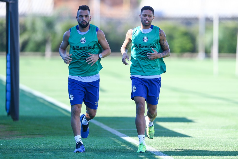 Maicon e André em treino do Grêmio — Foto: Lucas Uebel/Grêmio
