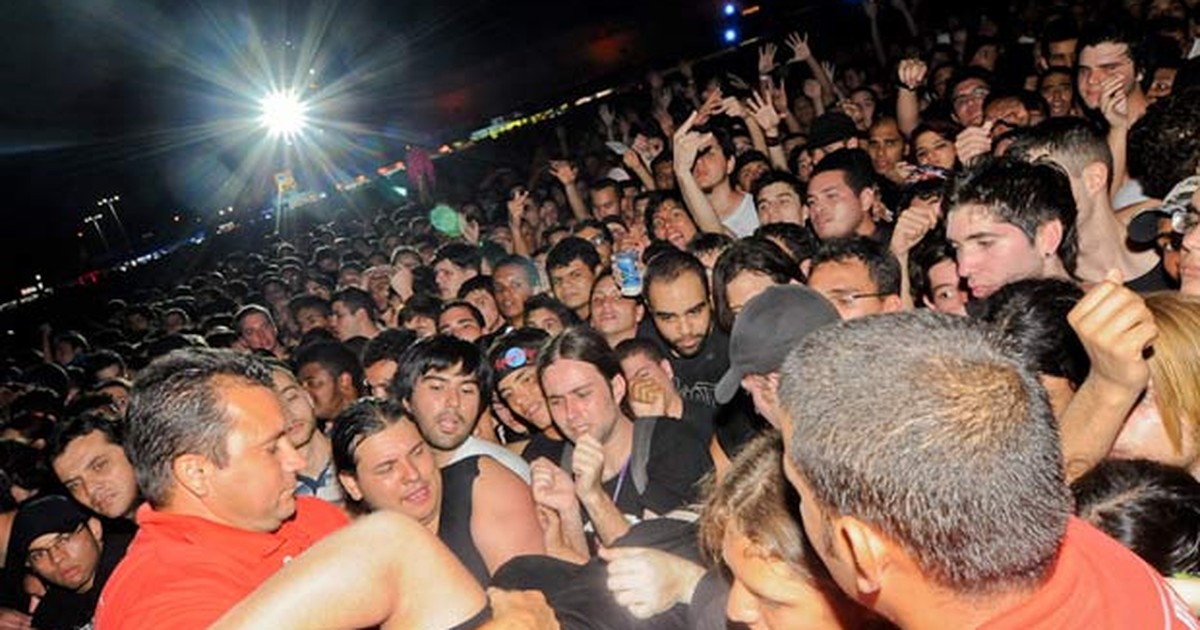 G1 - Fãs passam mal em frente ao palco e recebem atendimento médico -  notícias em Rock in Rio 2011