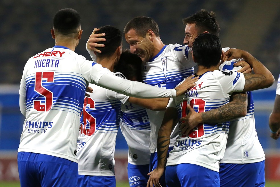 universidad catolica vence atletico nacional e libertadores tem 16 classificados definidos libertadores ge