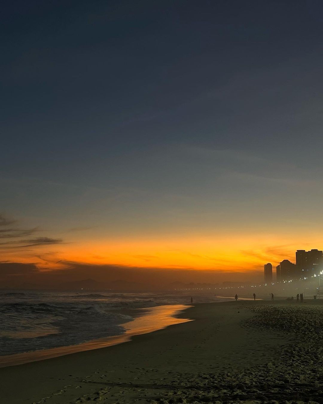 Romulo Arantes Neto curte praia no Rio (Foto: Reprodução/Instagram)