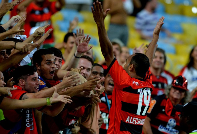 Solidário, respeito a Hernane e voz da experiência: Alecgol e a busca do 100º