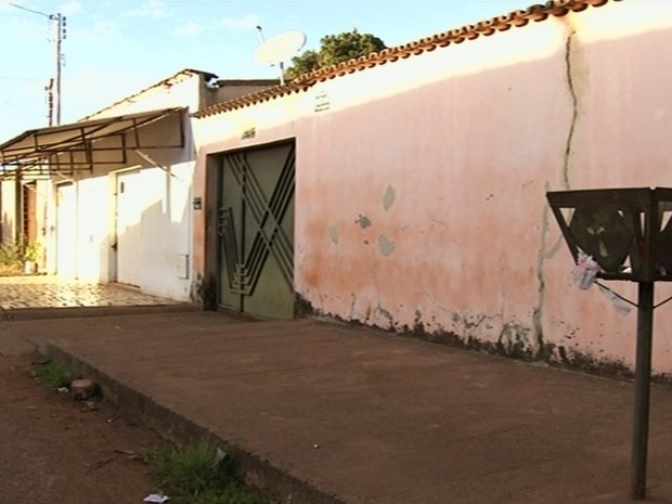 Três irmão foram mortos em casa de Anápolis, Goiás (Foto: Reprodução/TV Anhanguera)