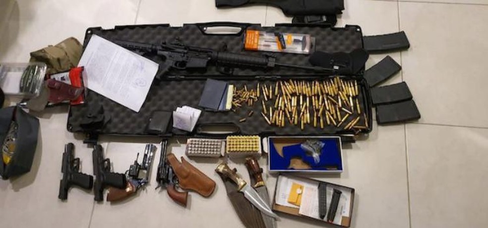 Armas e munições apreendidas com os brasileiros — Foto: Secretaria Nacional Antidrogas do Paraguai/Divulgação