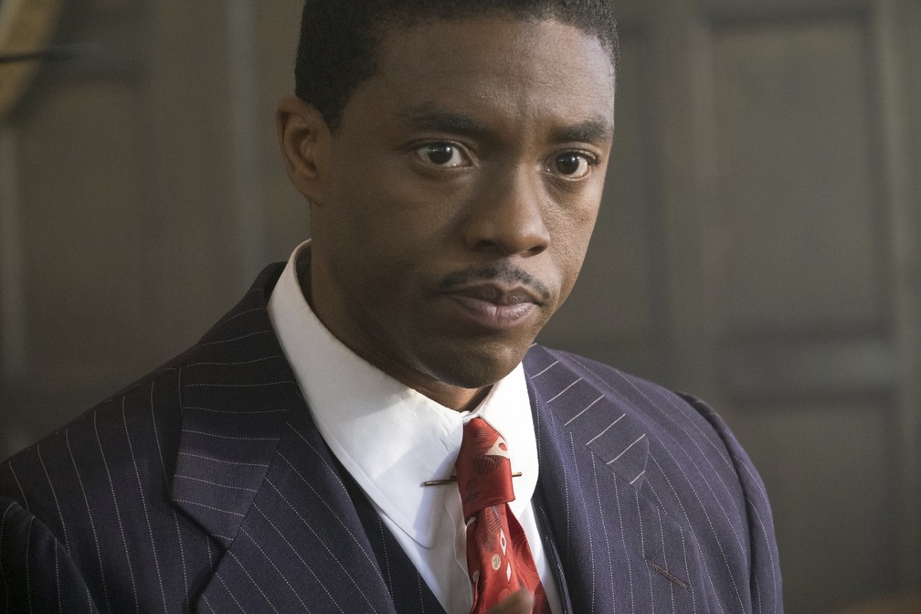 Chadwick Boseman interpretou o juiz Thurgood Marshall, primeiro membro negro da Suprema Corte americana, no filme "Marshall: Igualdade e Justiça" (2016). — Foto: Divulgação