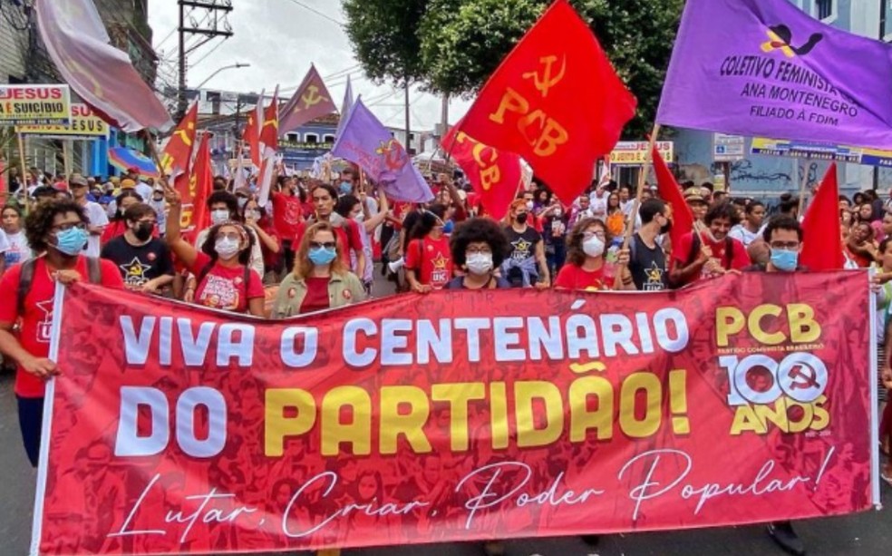 Giovani Damico (PCB)  acompanhou a pré-candidata do PCB à presidência Sofia Manzano — Foto: Divulgação