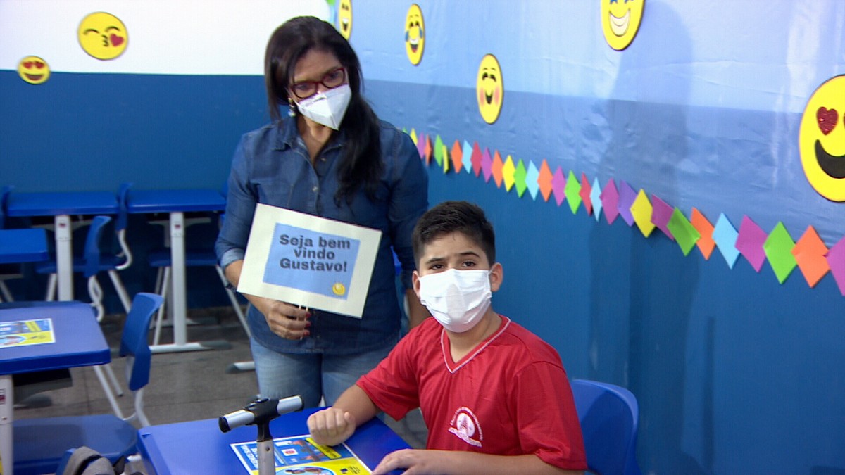 Aluno com autismo que foi barrado na volta às aulas presenciais em RO começa a estudar em nova escola 