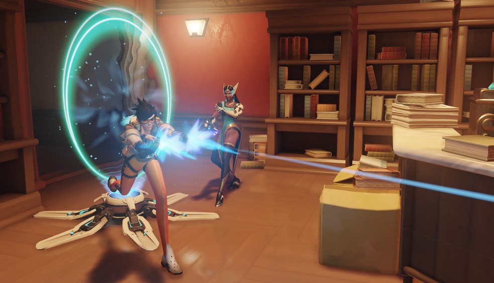 Tracer usa teletransporte de Symmetra em partida do game de tiro 'Overwatch' (Foto: Divulgação/Blizzard)