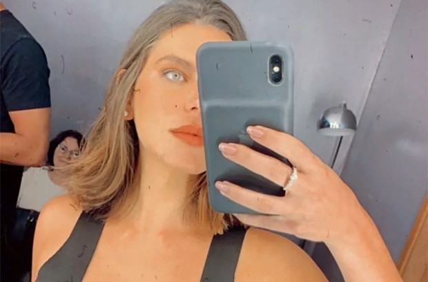 Mariana Goldfarb posta selfie com novo visual (Foto: Reprodução/Instagram)