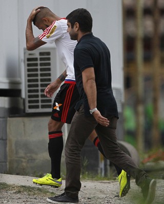 Paulinho, lesão, Flamengo (Foto: ANDRÉ MOURÃO / AGÊNCIA ESTADO)