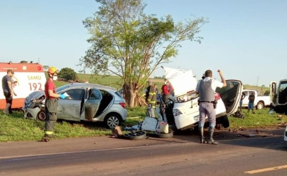 Mulher morre em acidente envolvendo 4 veículos em rodovia de Itápolis — Foto: Arquivo pessoal
