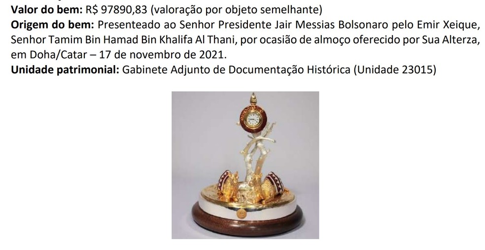 Relógio de mesa recebido por Bolsonaro do governo do Catar — Foto: Reprodução