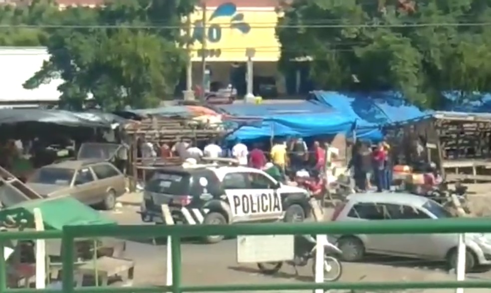 Criança foi atingida por disparos efetuados em um estabelecimento comercial na Grande Fortaleza — Foto: Reprodução/DN