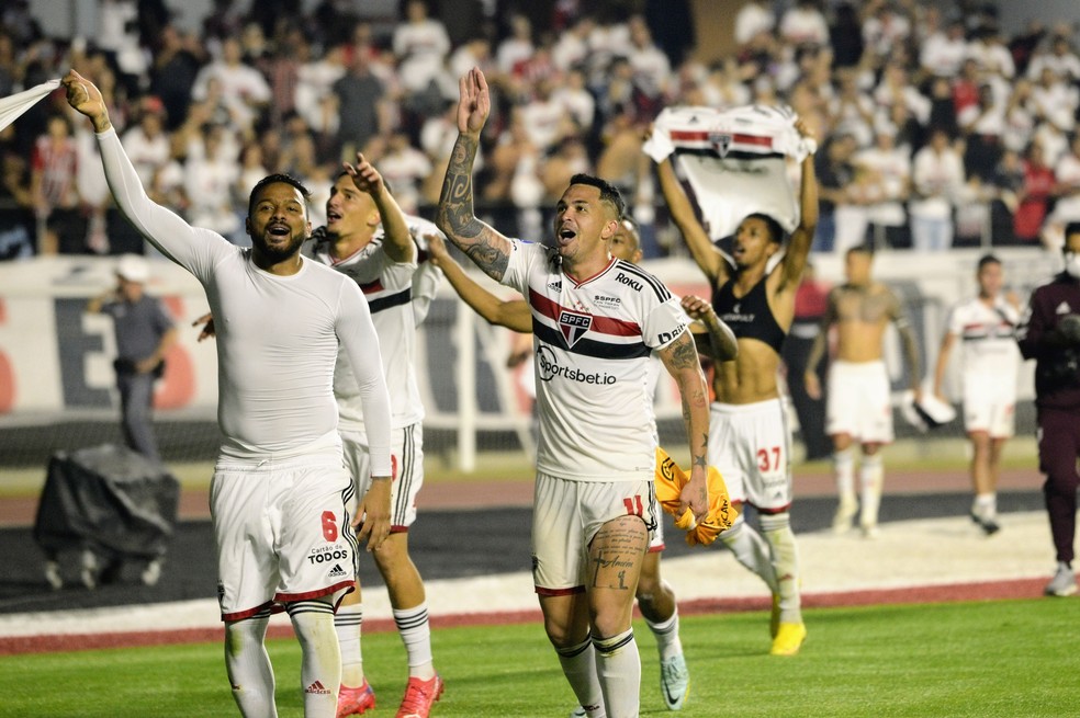 Jogadores do São Paulo comemoram classificação à final da Copa Sul-Americana — Foto: Marcos Ribolli
