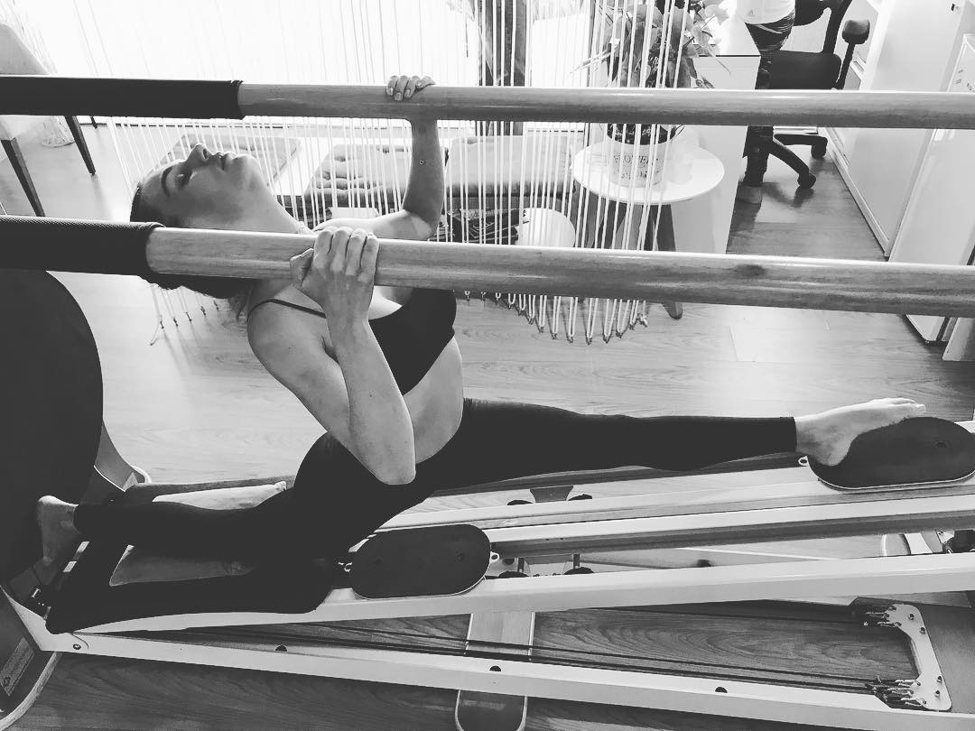 Isis Valverde mostra flexibilidade em treino (Foto: Reprodução/Instagram)