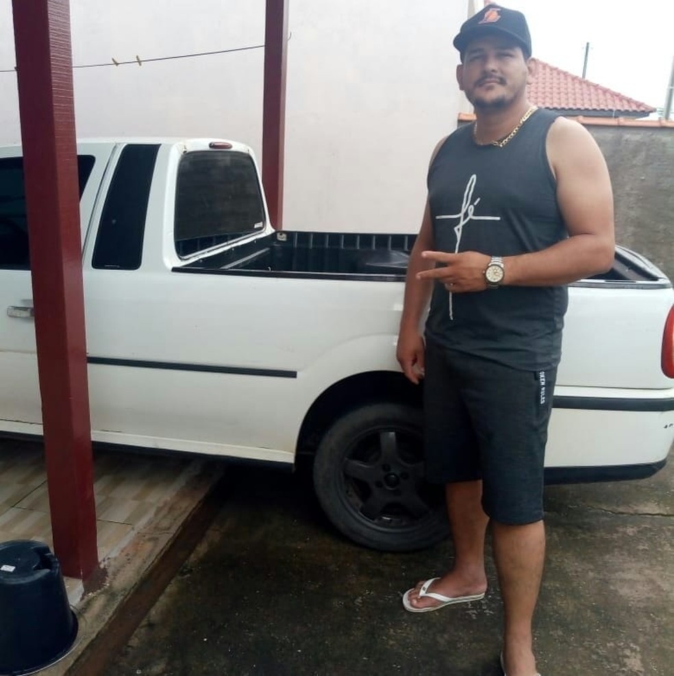 No dia do crime, Ismael Correas, posicionou o carro, que conduzia ao lado direito do carro em que Márcia estava no banco de passageiro e atirou contra ela — Foto: Facebook/reprodução