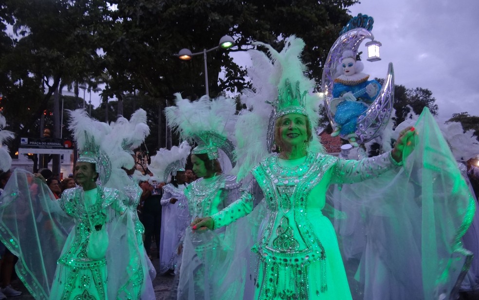 Bloco das Ilusões é um dos destaques dos Ensaios de Carnaval, na sede do Galo da Madrugada, no Recife (Foto: Luna Markman/G1)