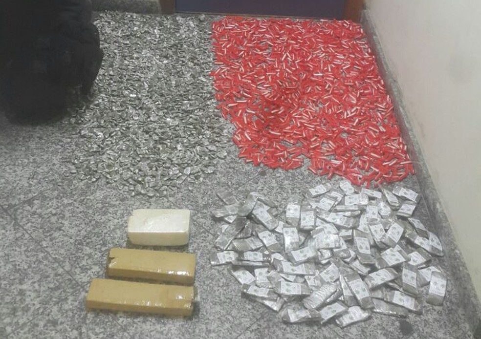 Apreensão aconteceu na madrugada deste domingo (6) no segundo distrito de Cabo Frio (Foto: Divulgação/Polícia Militar)