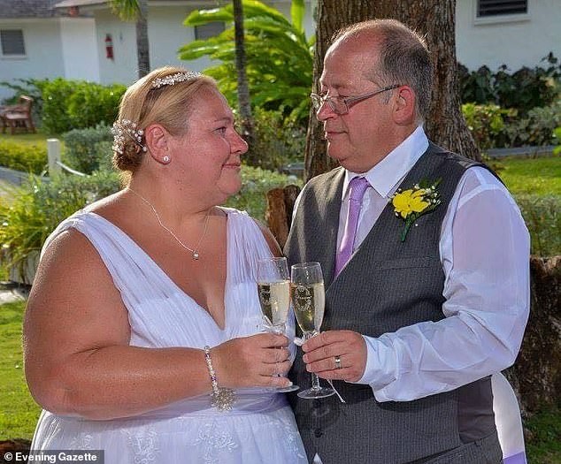 Patricia, 54, e o marido, Arthur (Foto: Reprodução/Daily Mail)
