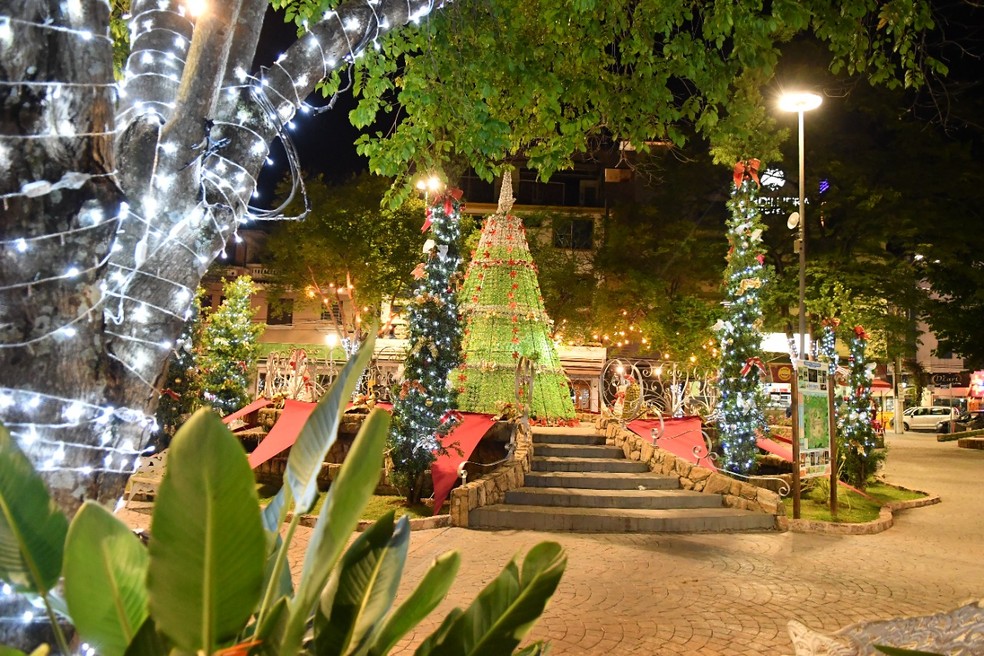 Decoração de Natal em Serra Negra sempre atraiu turistas — Foto: Gerson Cordeiro