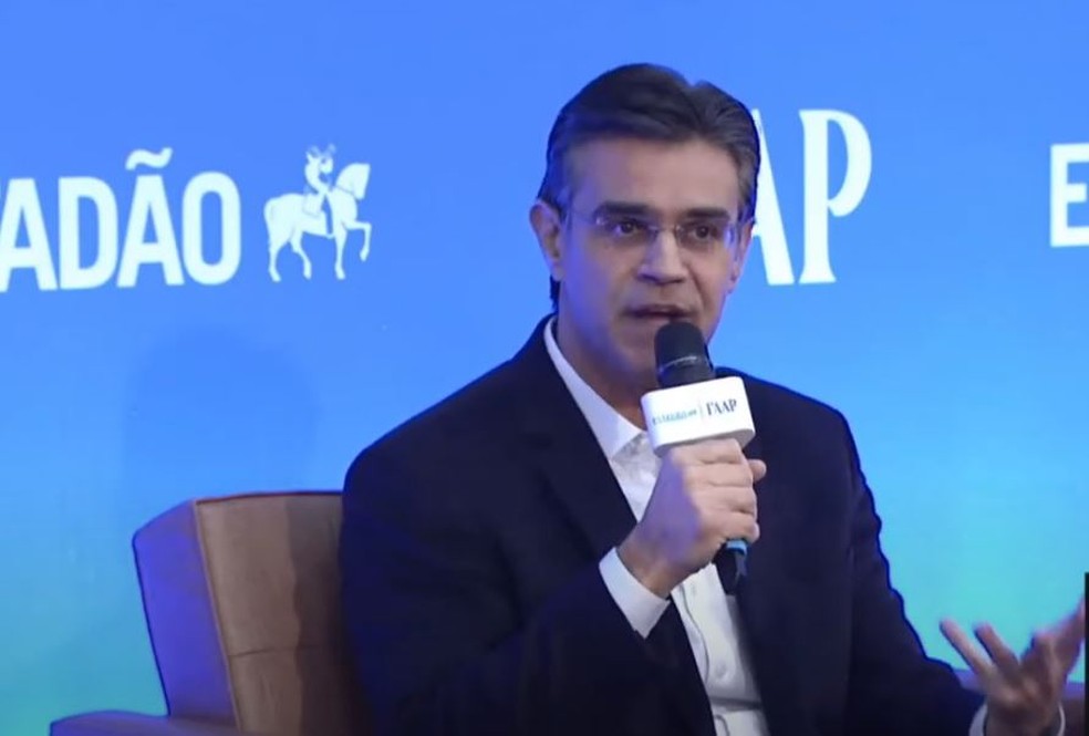 Rodrigo Garcia (PSDB) durante sabatina nesta segunda-feira (22) — Foto: Reprodução