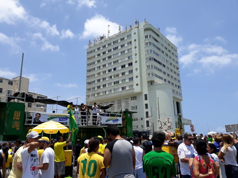 Ato a favor de Bolsonaro em Salvador neste domingo (14) — Foto: Alan Oliveira / G1