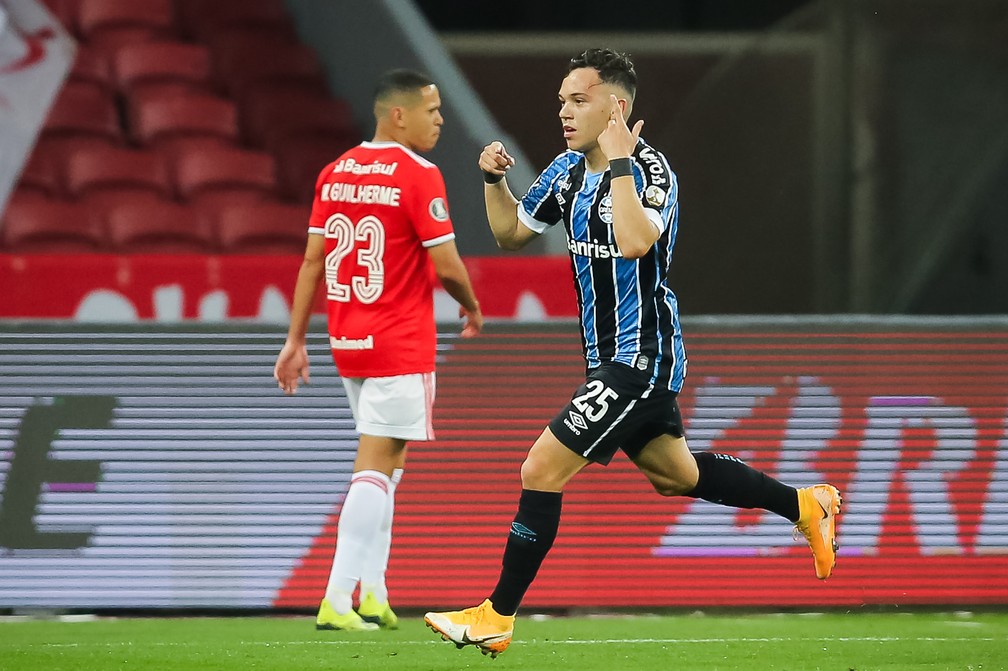 Pepê volta de lesão, faz 100 jogos pelo Grêmio e decide Gre-Nal