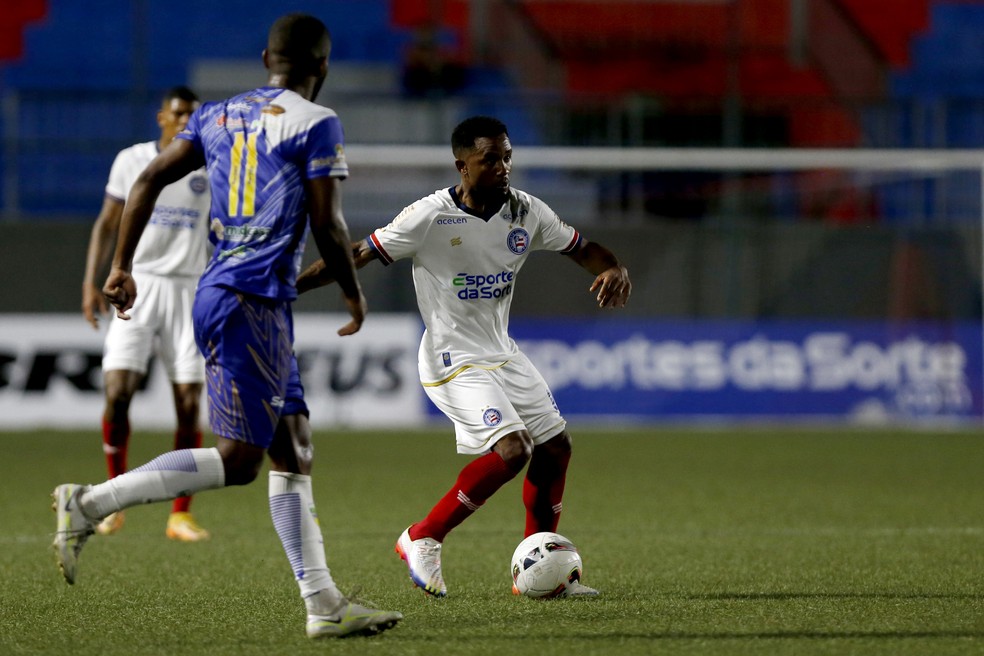 Cicinho em ação durante o jogo do Bahia com o Jacobinense — Foto: Felipe Oliveira/EC Bahia
