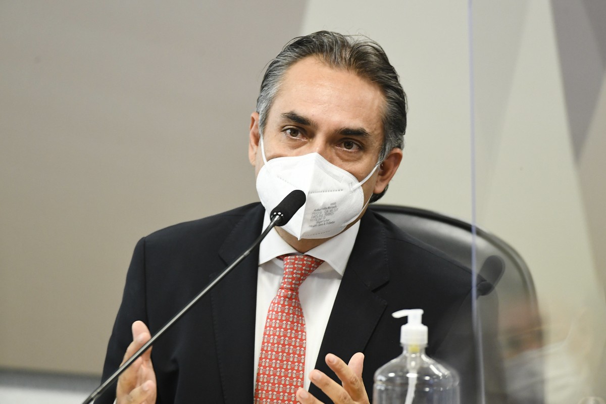 Sobe para 14 o número de vezes que governo Bolsonaro deixou vacinas contra Covid para lá