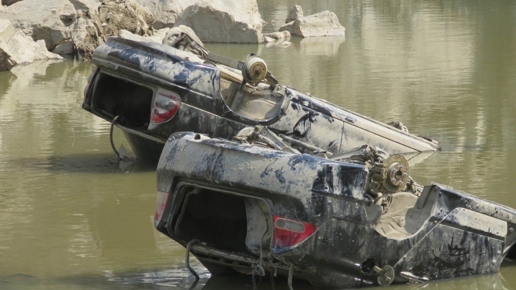 Fotos Carros Aparecem Em Lago De Antiga Pedreira De Salto De Pirapora Sorocaba E Jundiai G1