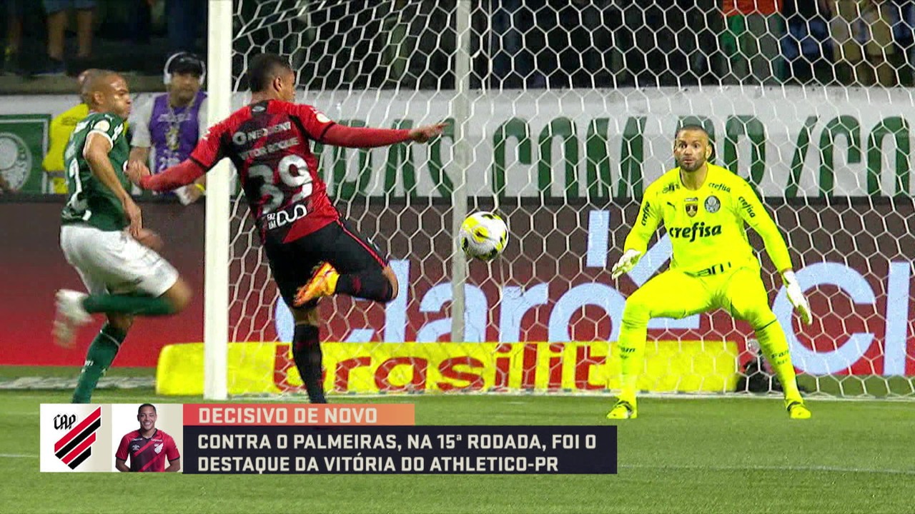 Seleção analisa momento do atacante Vitor Roque, do Athletico-PR: 'É um jogador impressionante'