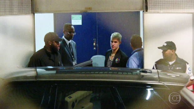 Justin Bieber chegando no Rio de Janeiro (Foto: Reprodução/TV Globo)