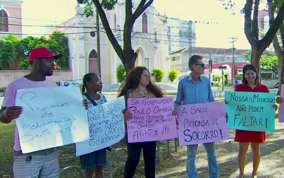 Parentes de pacientes com mieloma m&uacute;ltiplo denunciam falta de medicamento para quimioterapia em Pernabuco (Foto: Reprodu&ccedil;&atilde;o/TV Globo)