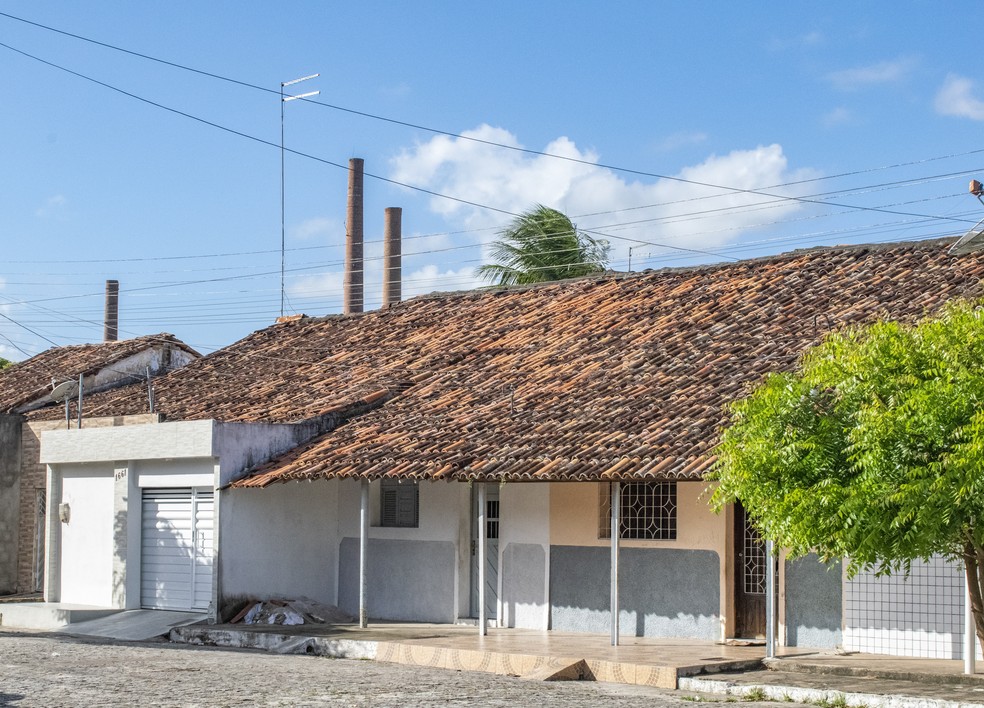 Casas construídas pela Companhia de Tecidos Rio Tinto (CTRT) para operários, na Rua da Linha. — Foto: Joaquim Neto