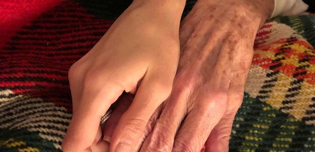 Nina Dobrev e a avó (Foto: Reprodução/Instagram)