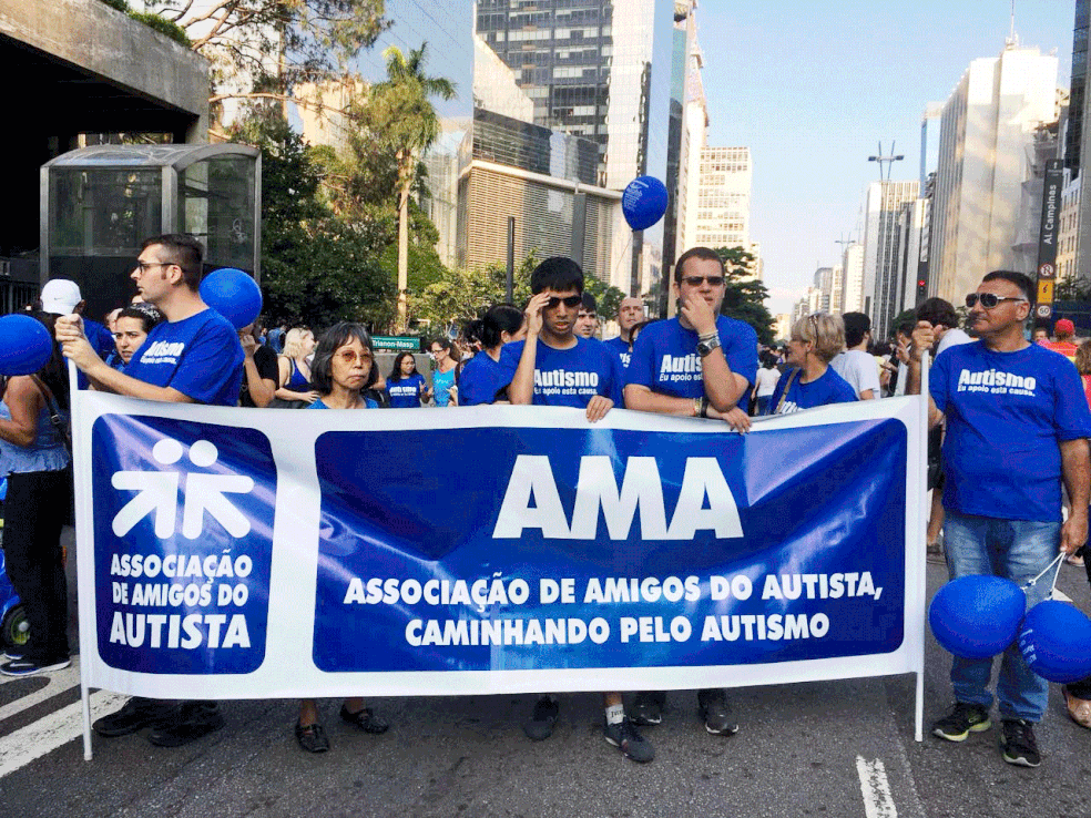 Associação de Amigos do Autista fazem caminhada pela conscientização do autismo (Foto: Cíntia Acayaba/G1)