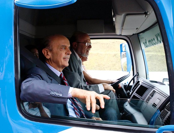 O governador José Serra visitou na tarde de hoje as obras do trecho sul do Rodoanel (Foto: AGÊNCIA O GLOBO) O governador José Serra visitou na tarde de hoje as obras do trecho sul do Rodoanel (Foto: AGÊNCIA O GLOBO)
